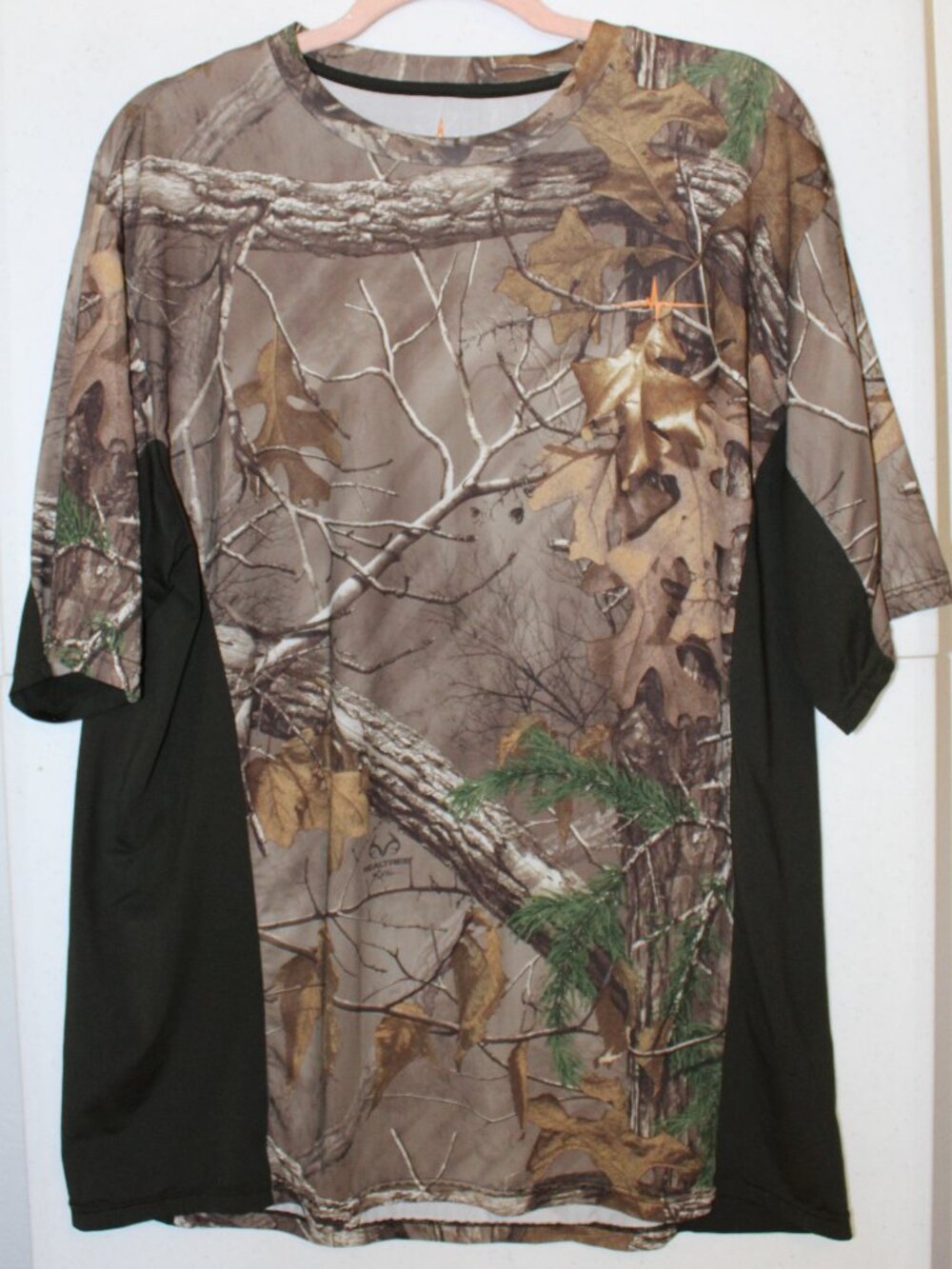 Habit Realtree Mens Size L Camo and Black Knit T-Shirt